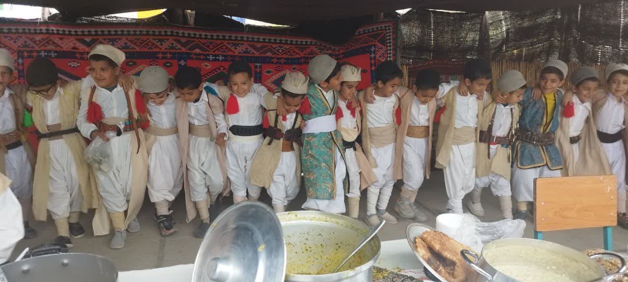 جشنواره غذاهای محلی و صنایع دستی دانش آموزان در دبستان شاهد دهدشت برگزار شد