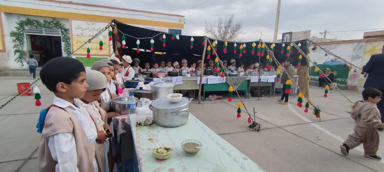جشنواره غذاهای محلی و صنایع دستی دانش آموزان در دبستان شاهد دهدشت برگزار شد