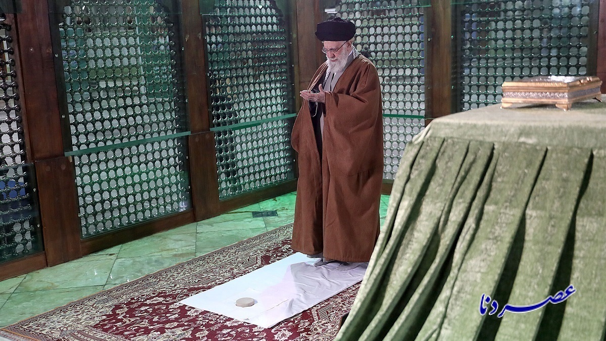 حضور رهبر انقلاب در مرقد مطهر امام راحل و گلزار شهدا