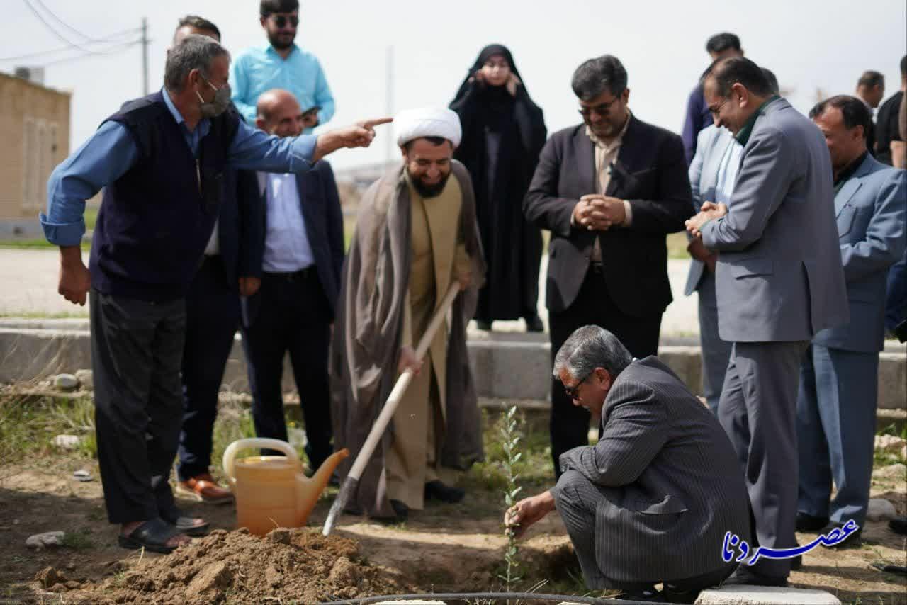 تجلی مسئولیت اجتماعی در دانشگاه پیام نور دهدشت/دانشجویان و مسئولین نهال غرس کردند