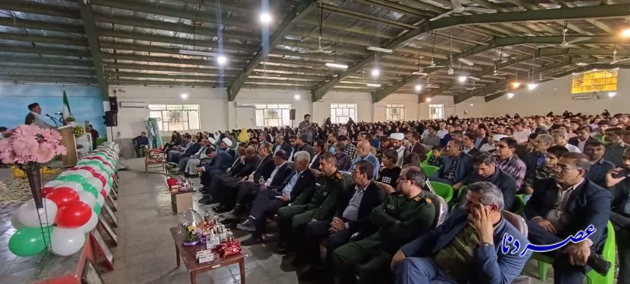 روزی به نام معلم به کام سخنرانان؛ وقتی یک مدیرکل تیشه به ریشه تفکیک قوا زد