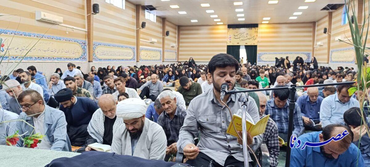عرفه در میان لاله‌ها؛ زمزمه دعا در گلزار شهدا دهدشت طنین‌انداز شد