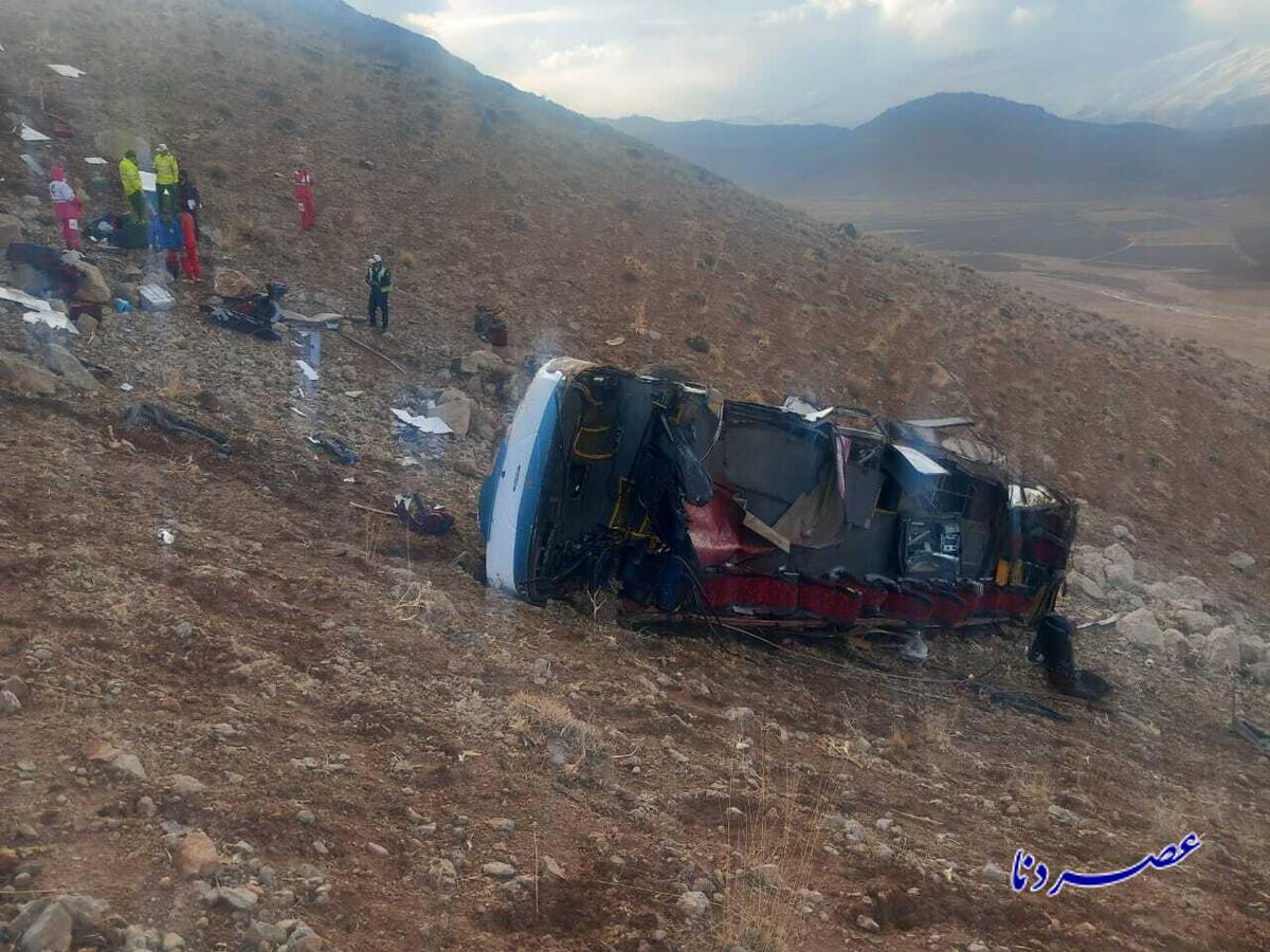 واژگونی اتوبوس در محور یاسوج-سمیرم؛ ۳ کشته و ۱۵ مصدوم