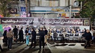 تقارن خدمت قضایی و شور حسینی در لرستان؛ استقرار میز خدمت قضایی در میادین شهر