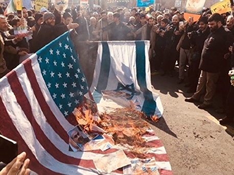 خبر ممنوعیت سردادن شعار علیه رژیم آمریکا و آتش‌زدن پرچم دولت تروریستی آمریکا در تجمعات، به‌موجب اعلامیه قوه قضاییه، جعلی و کذب است