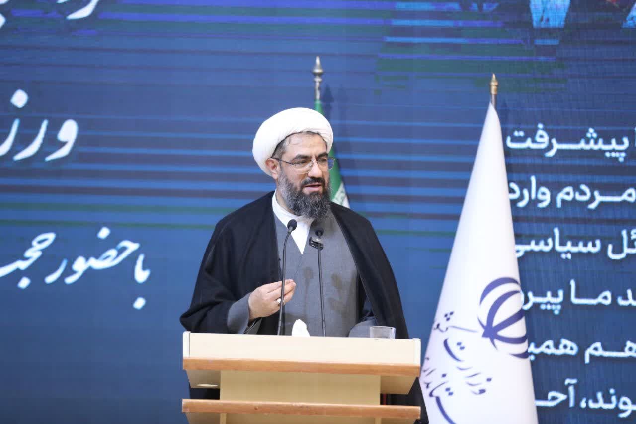 امام جمعه همدان: عبور از مرزهای فناوری، کلید موفقیت در ارتباطات