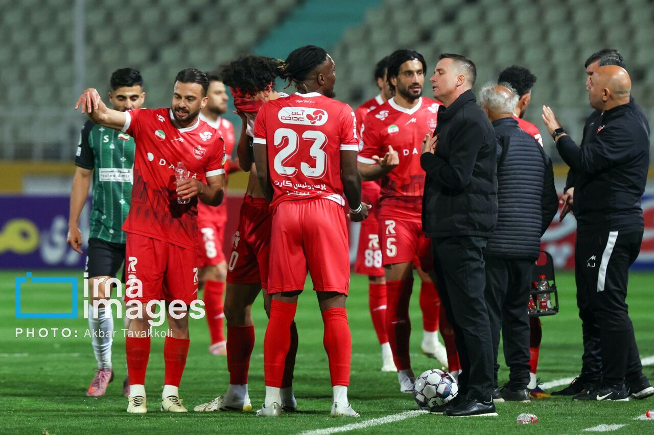 بازی پرسپولیس و چادرملو با تاخیر برگزار می‌شود