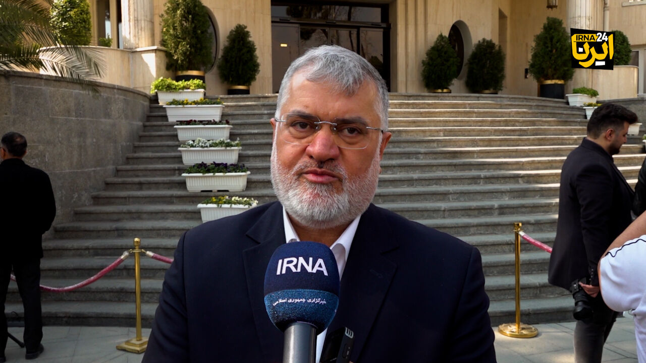 زائران: کاروانی به تهران، با حمل‌ونقل عمومی برای وداع با رهبر شهید