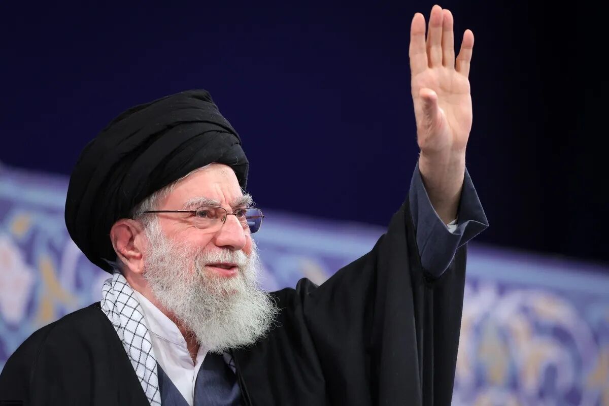 هلال‌احمر در آماده‌باش کامل برای حفاظت از عزاداران در مراسم وداع با قائد شهید