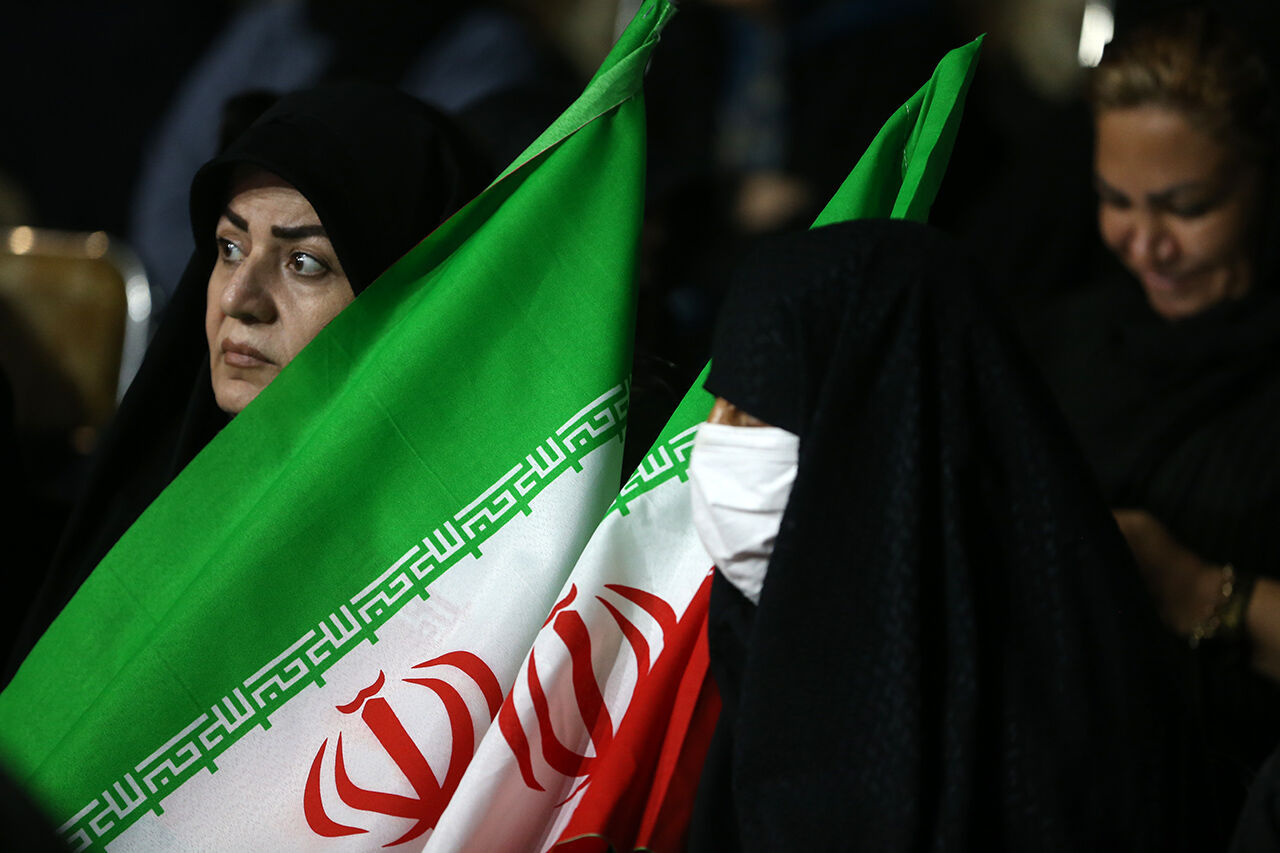 قهرمانان گمنام: ساختن تاریخ در سایه خاموشی