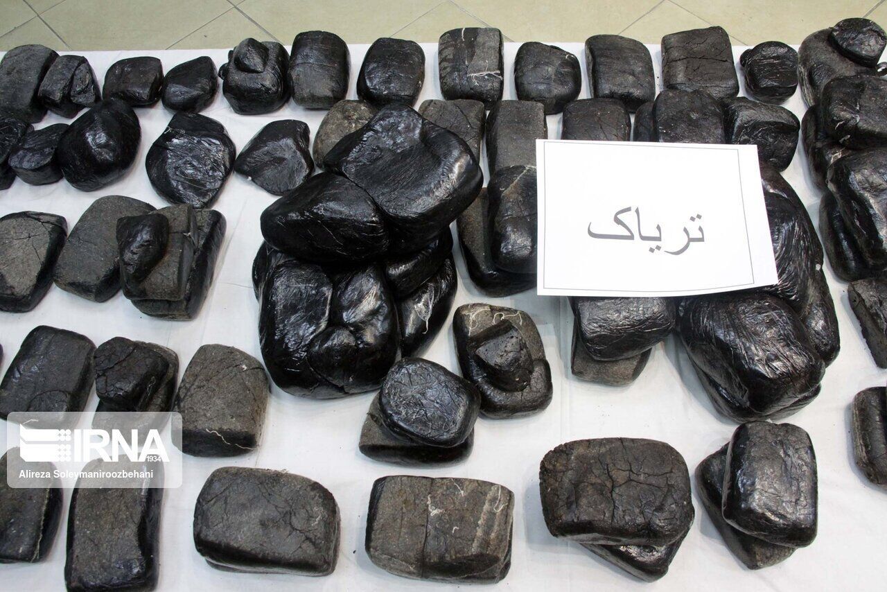 ضربه سنگین پلیس به قاچاقچیان: انهدام ۴ باند و کشف ۹۹ کیلوگرم مواد مخدر