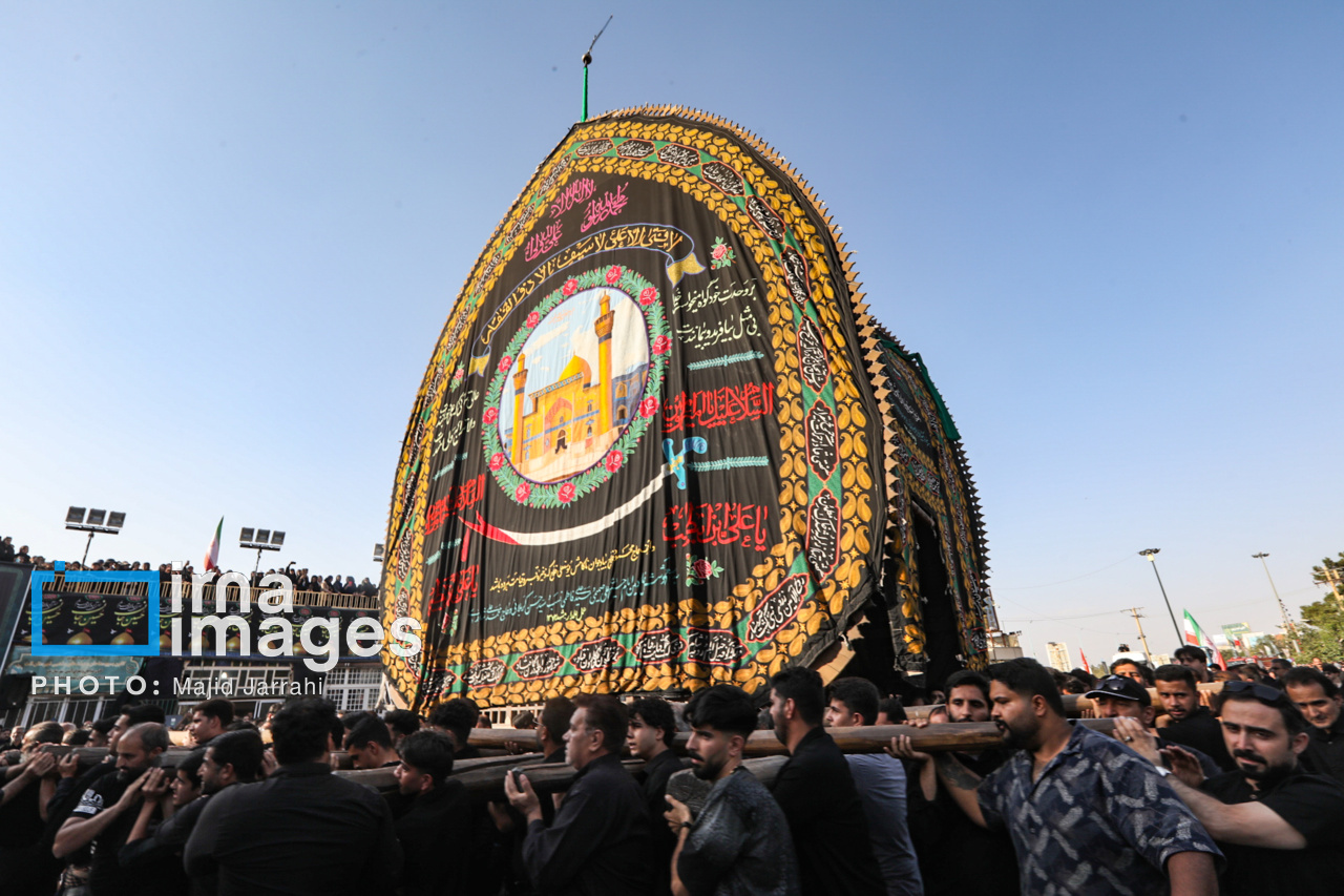 مراسم سنتی نخل‌برداری در تفت یزد