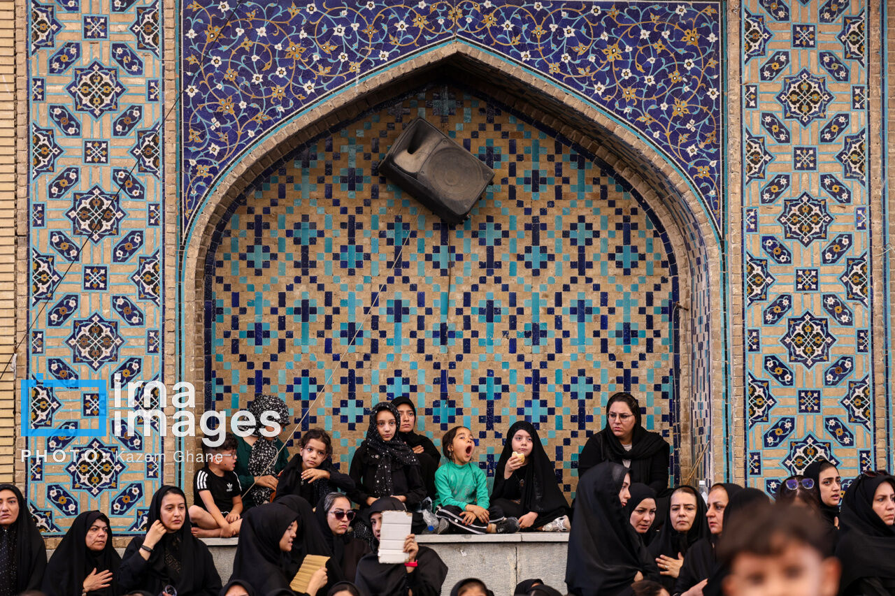 وقتی یک روستا دور حسینیه جمع می‌شود
