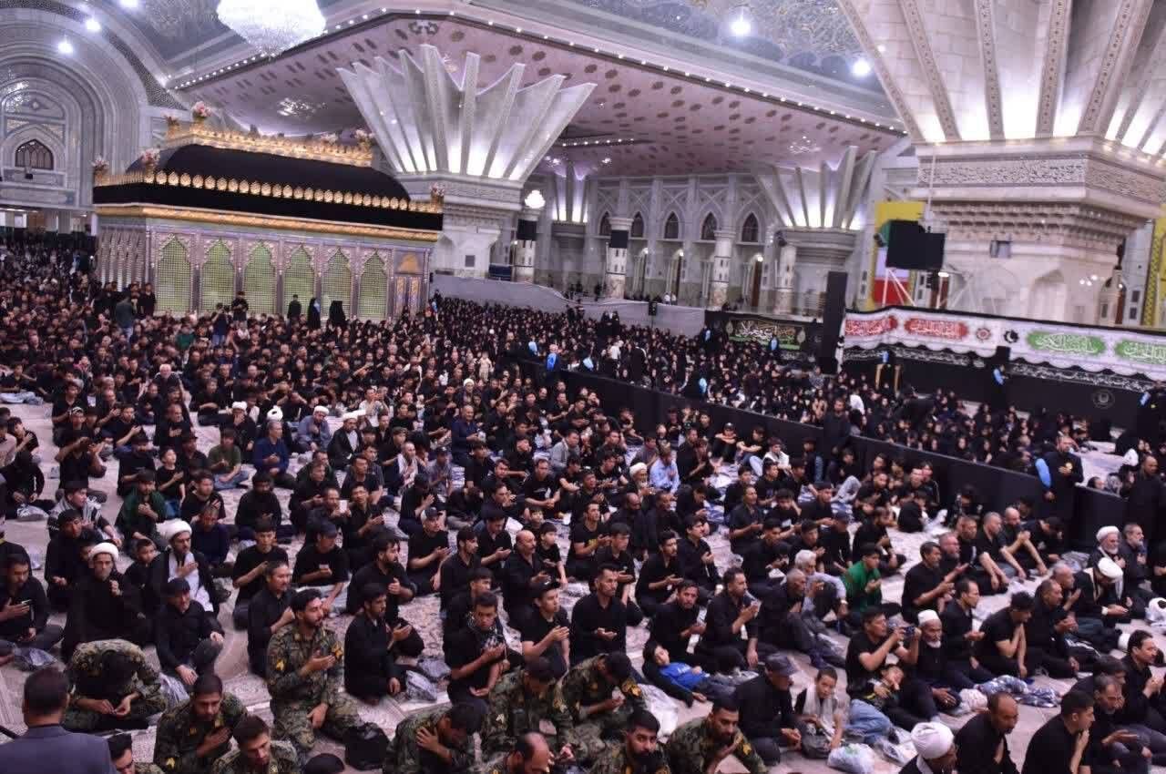 مراسم محرم در حرم امام خمینی(ره): همدلی و سوگواری در سایه عشق به سیدالشهدا(ع)