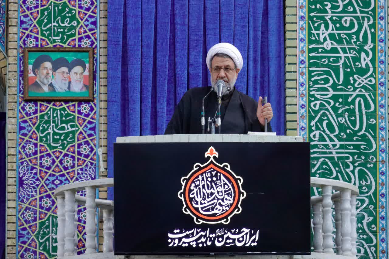 امام جمعه کرمان: امروز بیش از هر زمان به وحدت حول محور ولایت‌فقیه نیاز داریم