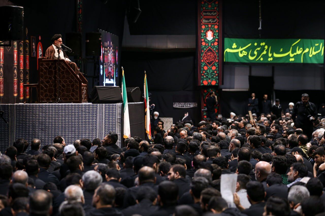 شبی پرشکوه در جوار مزار قائد شهید؛ عزاداری برای اباعبدالله الحسین در تهران