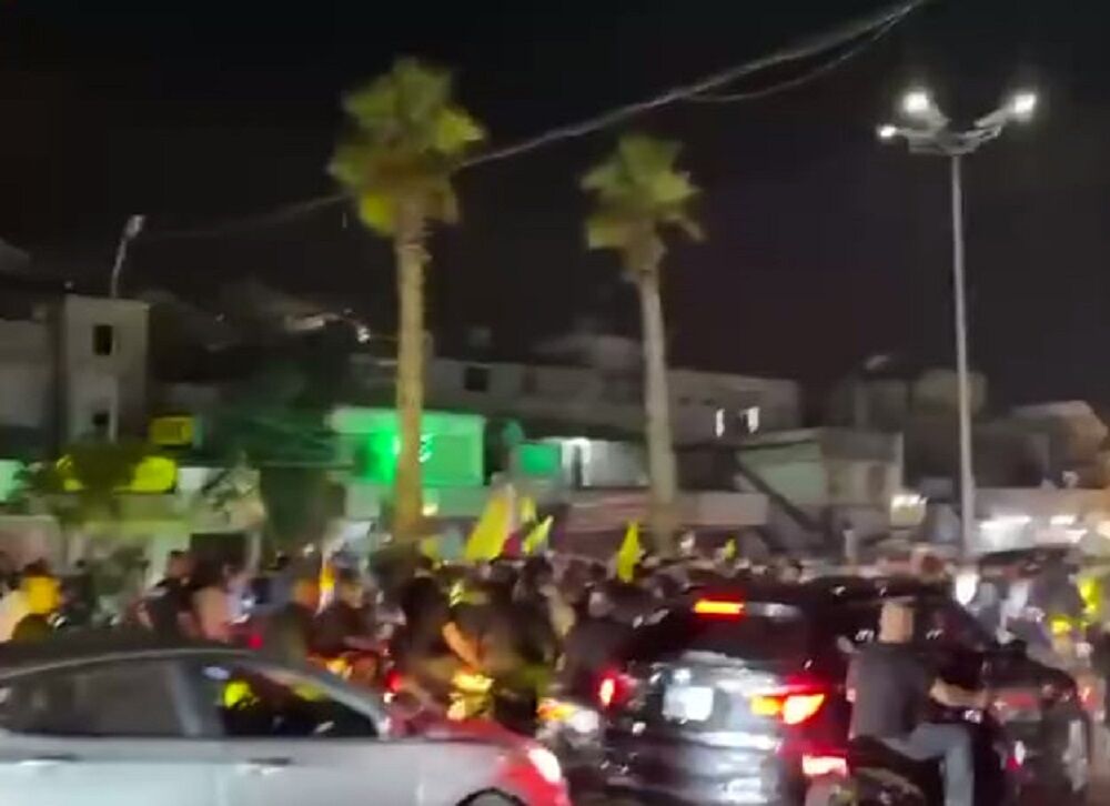 لبنانی‌ها علیه توافق با صهیونیست‌ها به خیابان‌ها ریختند!