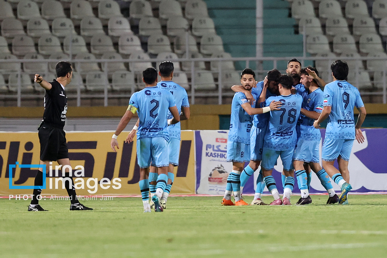 چادرملو در سایه جام جهانی؛ پرسپولیس را فراموش نکنید!