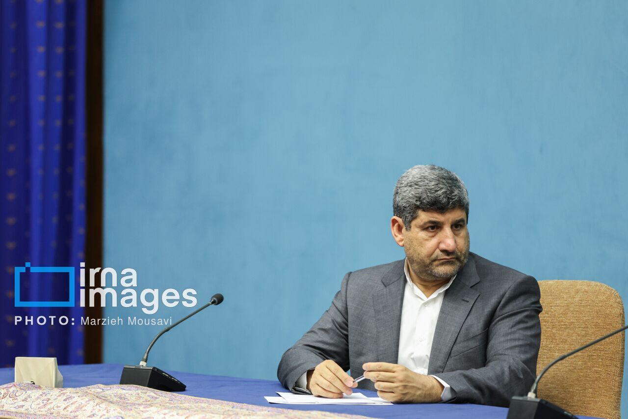 وداع با رهبر شهید: همزمانی با حماسه عاشورا