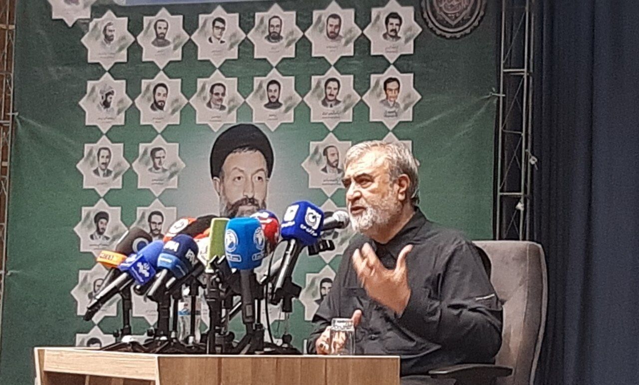اصرار اماراتی‌ها برای تحویل نامه جنگی ترامپ به رهبر شهید!