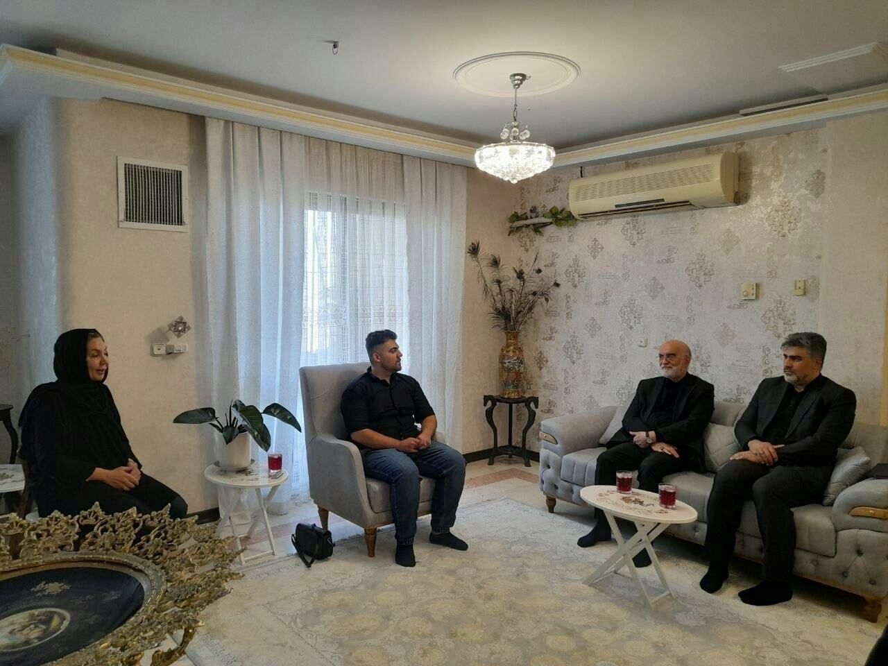 دیدار دبیر ستاد حقوق بشر با خانواده دو شهید والامقام جنگ ۱۲ روزه