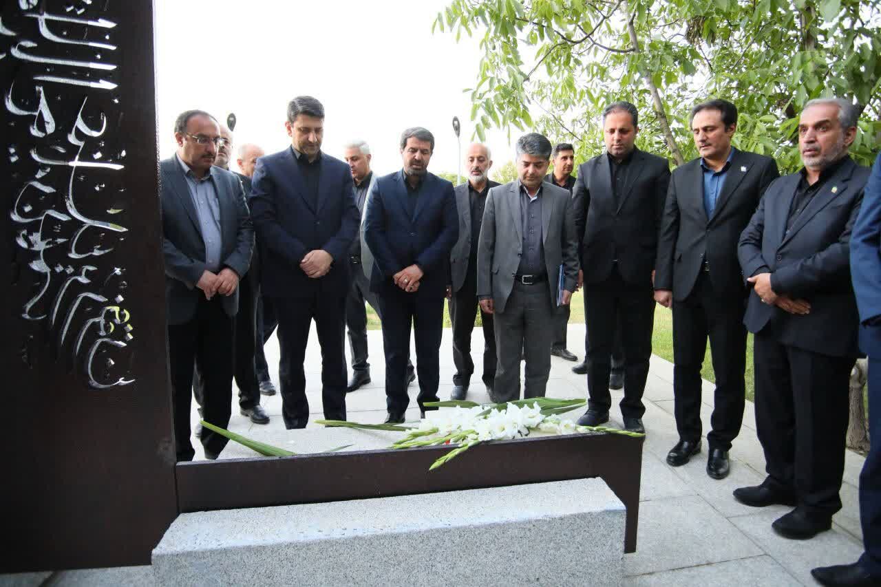 وزیر ارتباطات: تجدید میثاق با شهدای همدان در نخستین سفر کاری