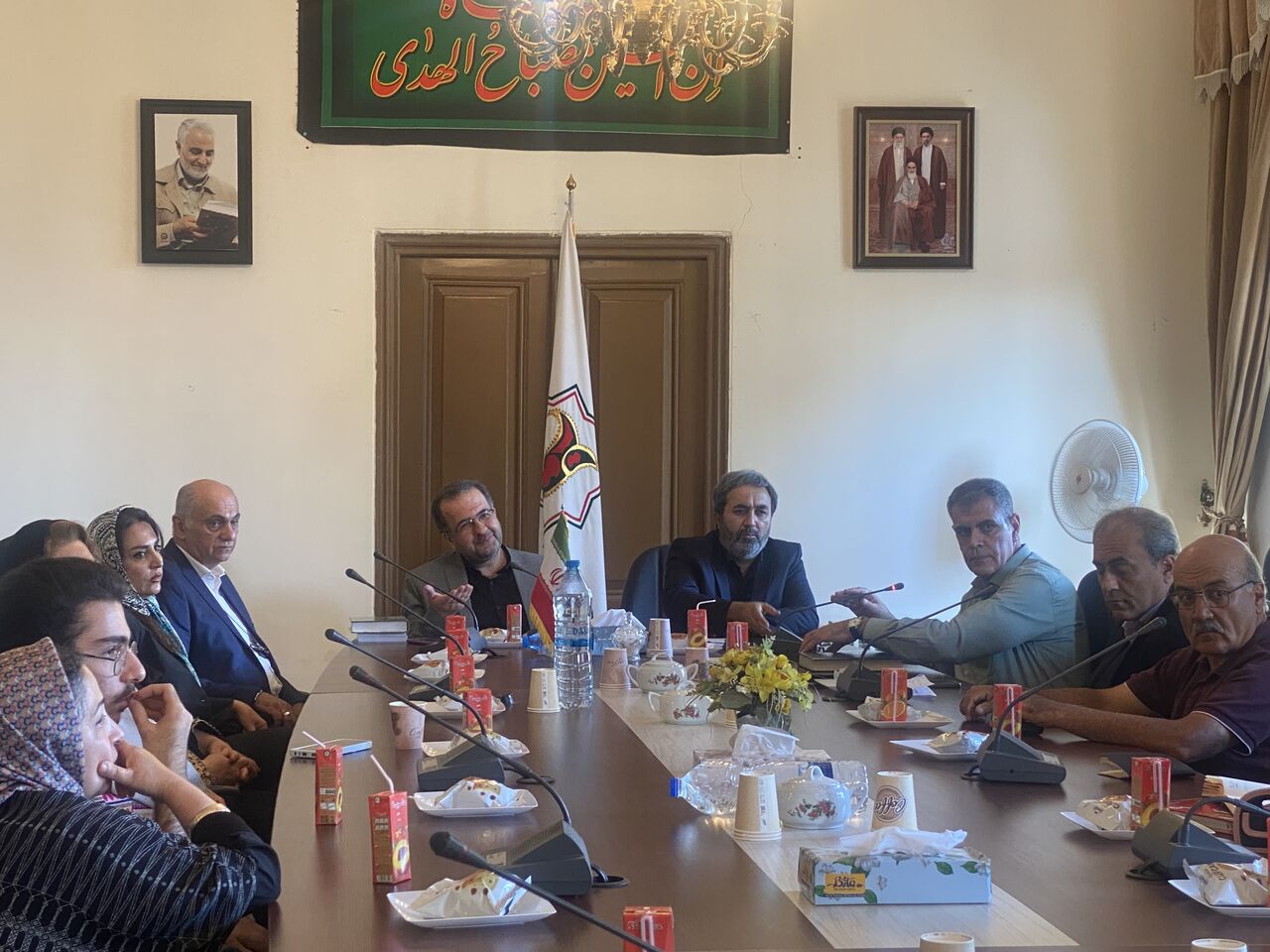 نگاهی نو به دیوان حافظ: یادبود رشید عیوضی در تبریز
