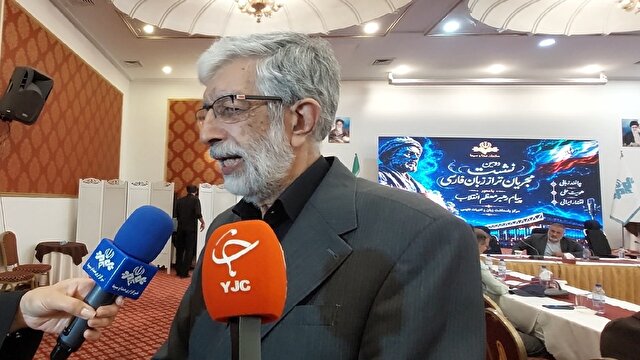 حداد عادل: یک مجری باید به فکر تسلط بیشتر بر زبان باشد + فیلم