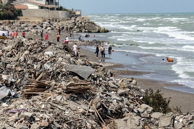 آلودگی شناگاه های چالوس؛ پرچم شنا آبی نیست