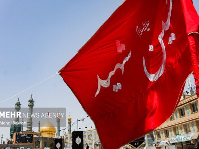 پرچم عزای محرم بر فراز گنبد حرم بانوی کرامت به اهتزاز درمی‌آید
