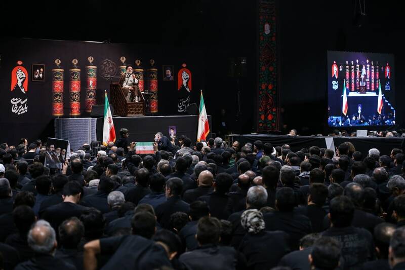شمع عزاداری در جوار قهرمان: آخرین شب سوگواری سیدالشهداء