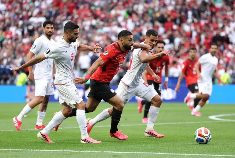 سرتان را بالا بگیرید؛ ما به شما افتخار می‌کنیم