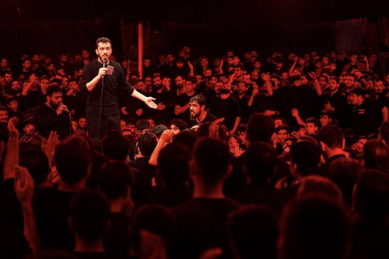 نوای حزن و عشق: مهدی رسولی در شب هشتم محرم زنجان می‌درخشد
