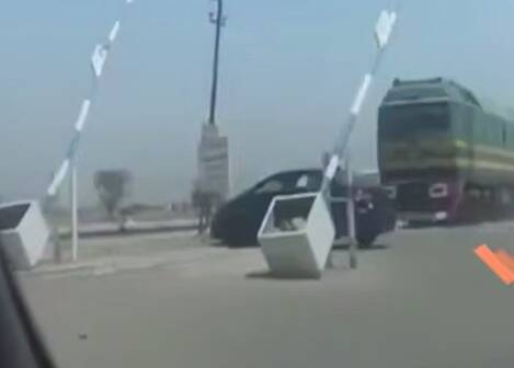 تصادف مرگبار: قطار در جنوب عراق خودرو را زیر گرفت!
