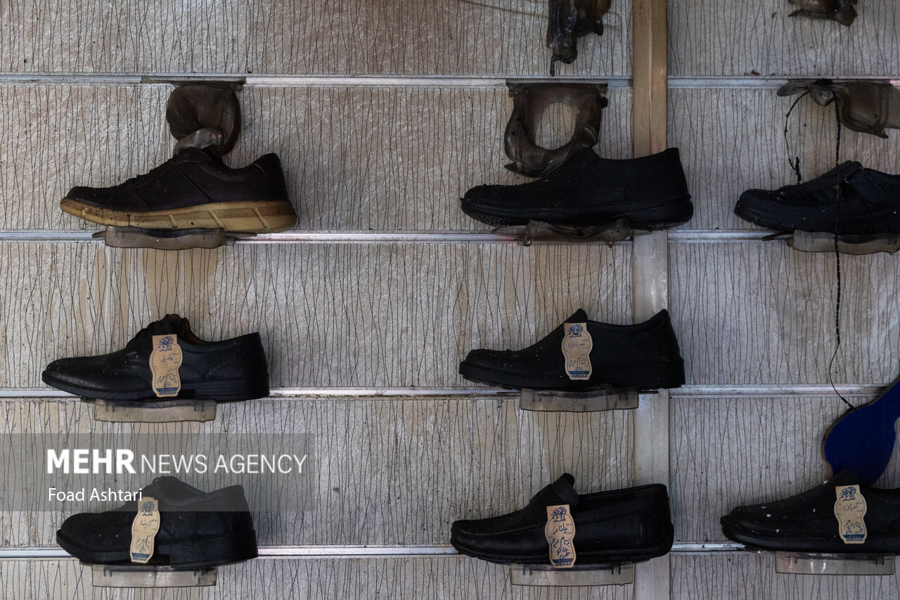 کشف ۶۸۶ جفت کفش و کتانی قاچاق در دماوند
