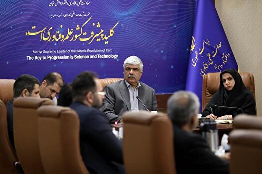 ضرورت هدایت صنایع به سمت سرمایه‌گذاری در نیروگاه‌های تجدیدپذیر