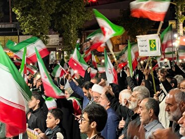 مردم بندرعباس در شب ۱۲۱ پرچم‌های مقاومت را به اهتزاز درآوردند!
