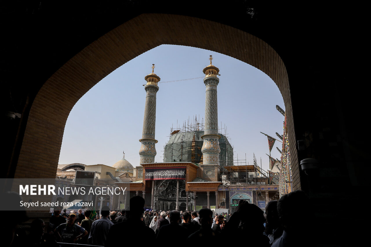 تعویض پرچم حرم حضرت عبدالعظیم حسنی(ع) با سخنرانی «حسینی»و مداحی«شکاری»