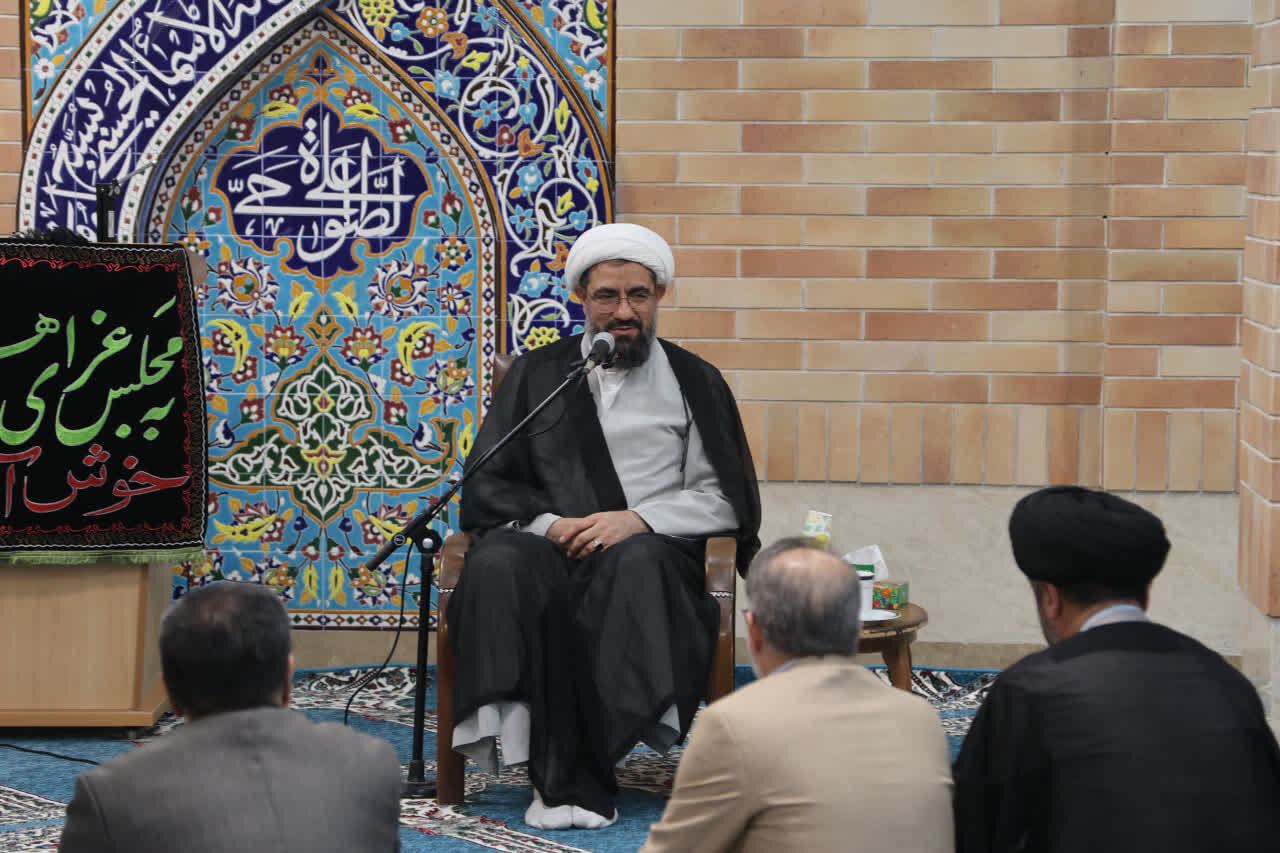 جامعه اسلامی باید بر مدار برادری و تبعیت از ولایت شکل بگیرد