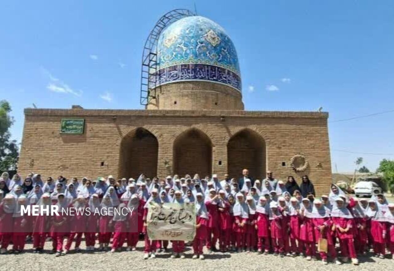 برگزاری کارگاه ورامینشناسی برای دانشآموزان در امامزاده عبدالله
