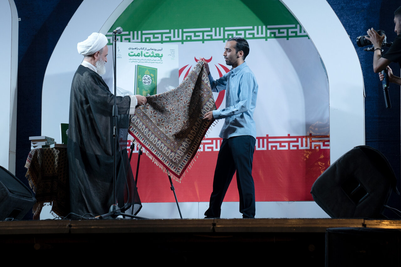 کتاب «بعثت امت» تئوری و تفسیر حال کنونی مردم ایران است