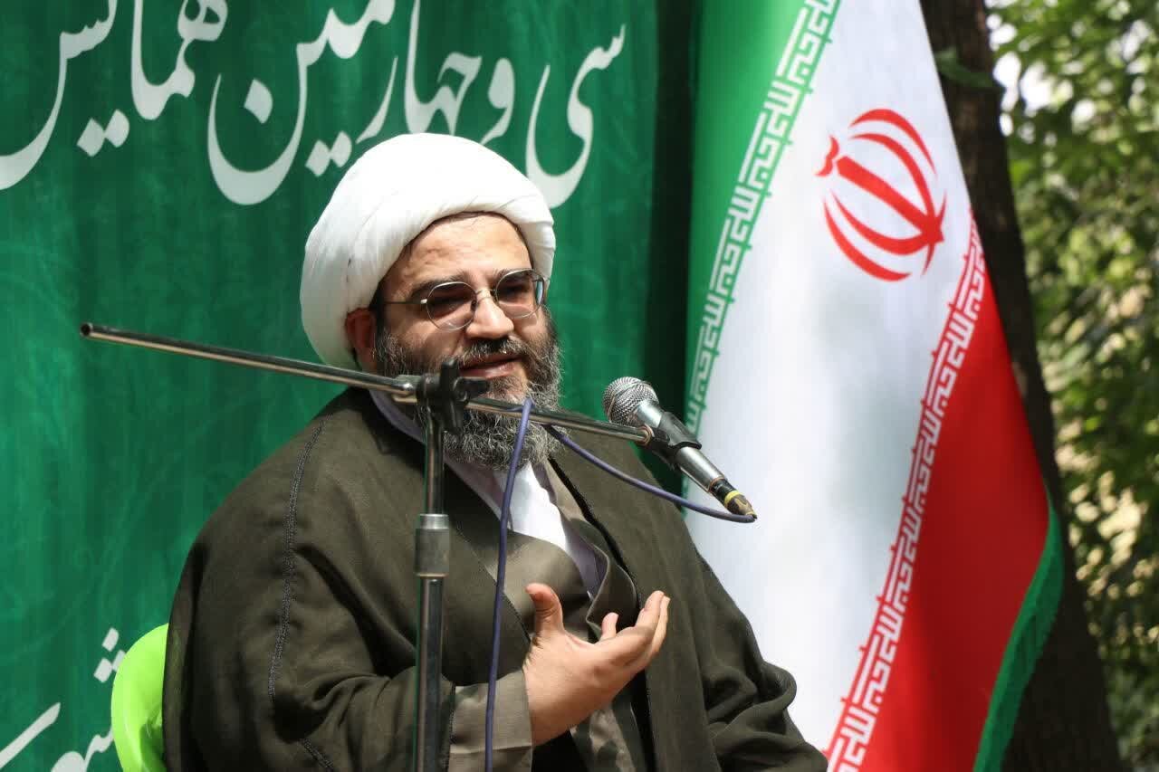 باباخانی: مداحی جریان اعجازگونه‌ای است که دل‌ها را زنده می‌کند