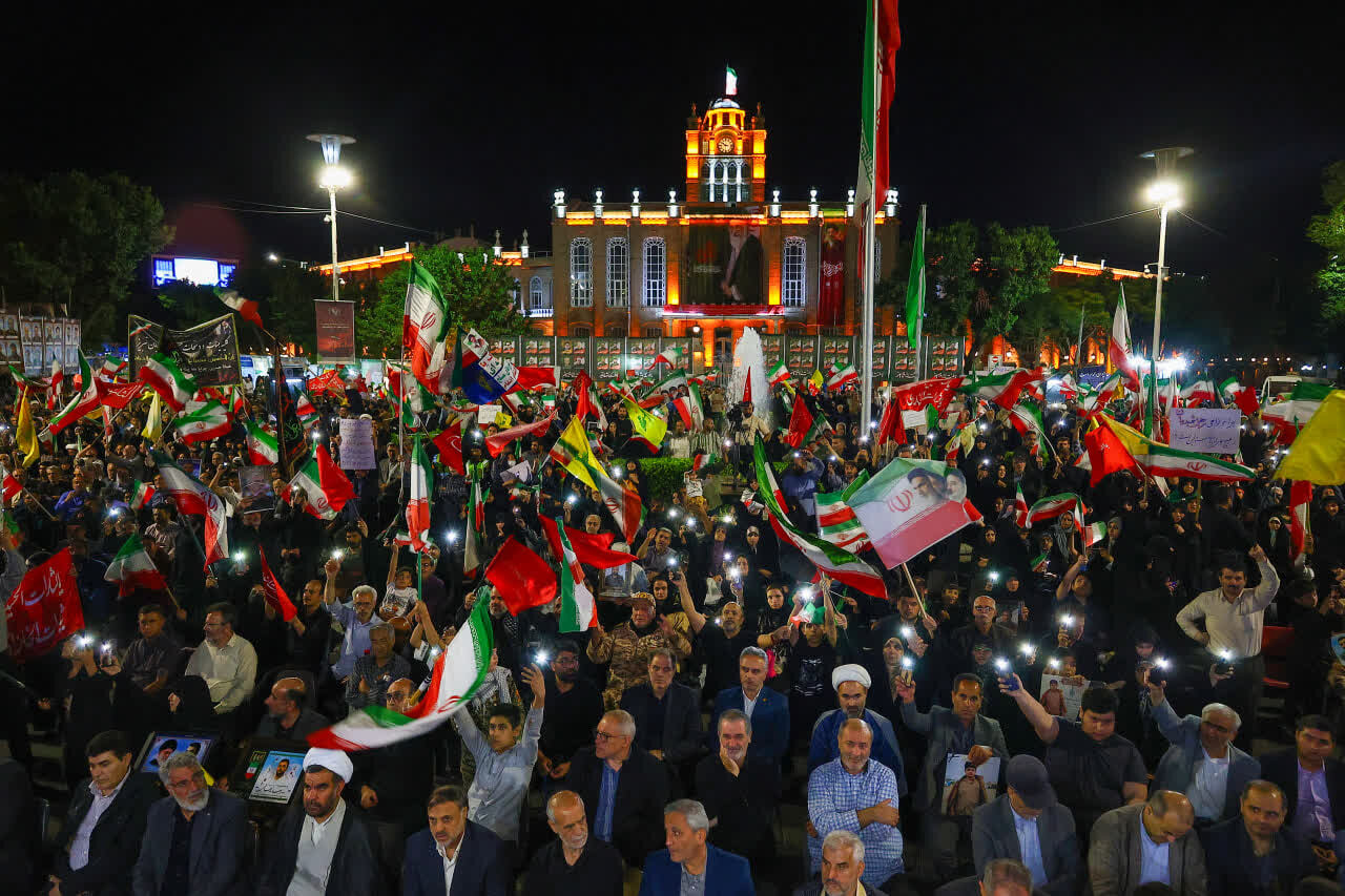 فریاد «ایران ایران» تبریزی‌ها در صد و ششمین اجتماع شبانه بیعت با رهبری