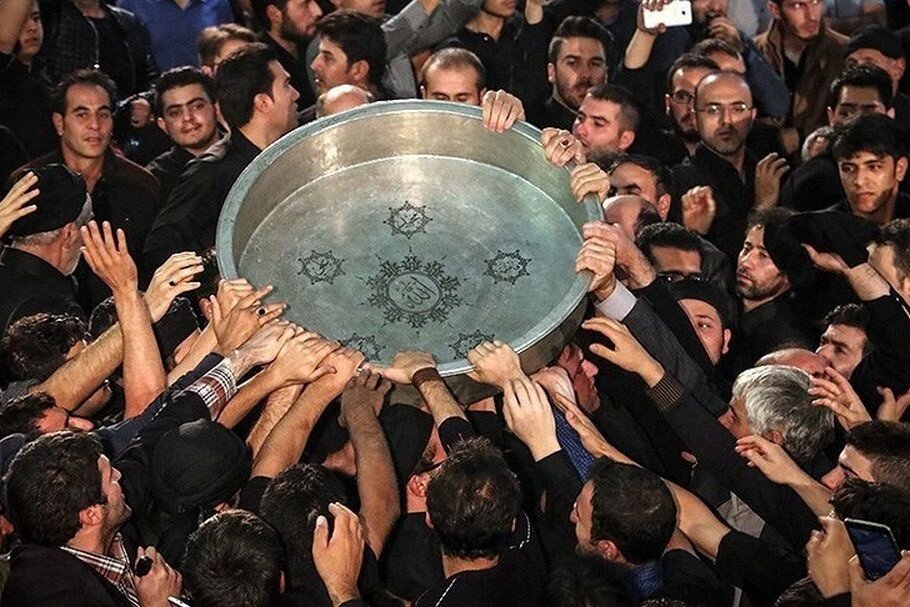 آیین «طشت‌گذاری» سنتی ریشه‌دار در پاسداشت جوانمردی حسینی
