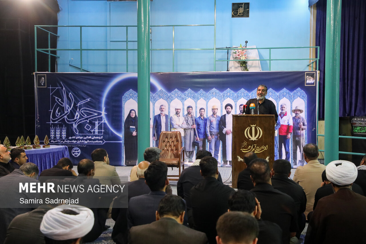 مراسم تجدید بیعت جهادگران با رهبر انقلاب
