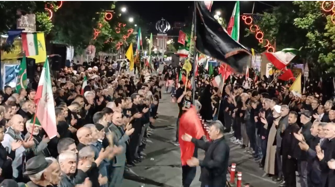 تجمع مردم سلماس همزمان با عزای حسینی در حمایت از رهبری و انقلاب