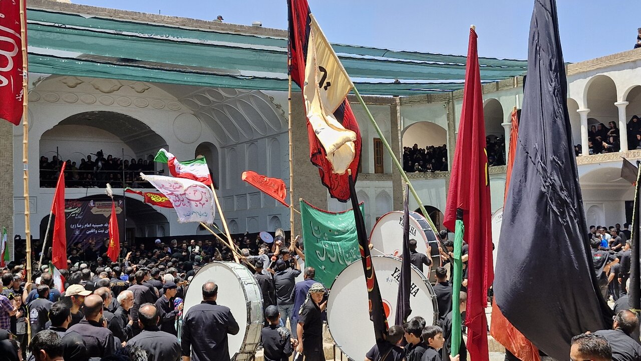 آغاز مراسم عزاداری تاسوعا در حسینیه تاریخی امام رضا (ع) بیرجند
