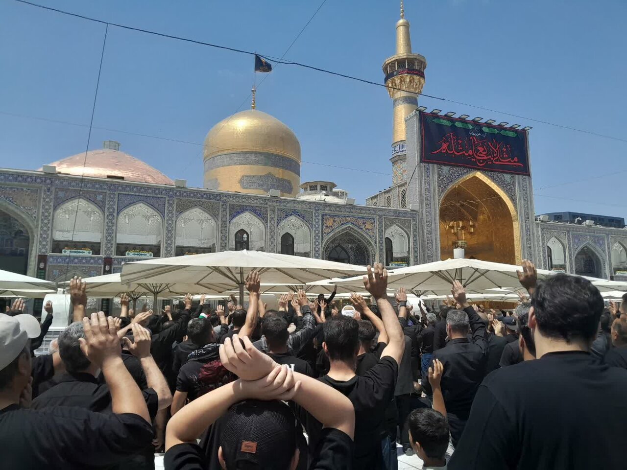 عزاداری و سینه‌زنی در روز تاسوعای حسینی؛ در حرم مطهر امام رضا(ع)