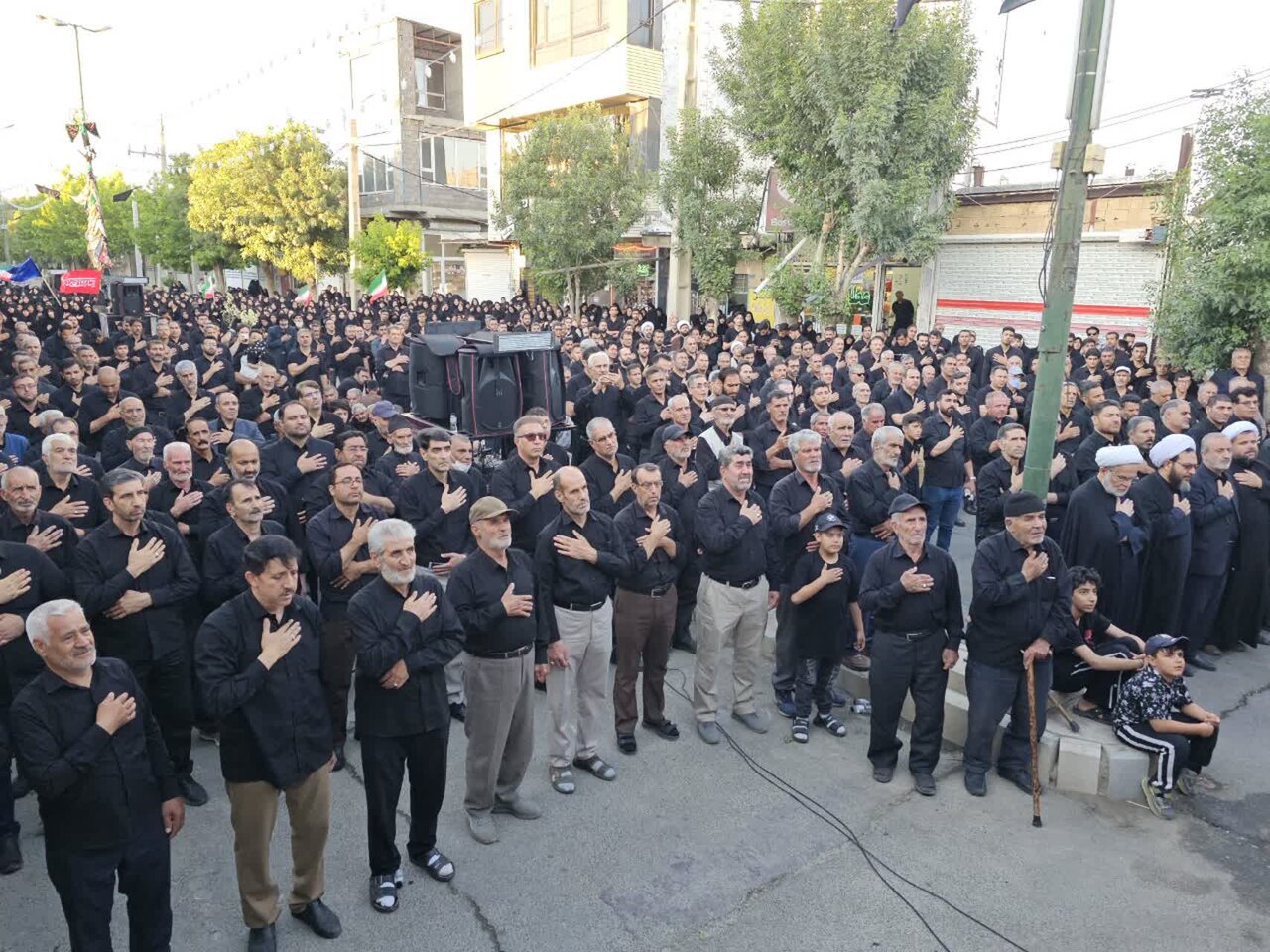 برگزاری اجتماع بزرگ عزاداران حسینی در شهر سریشآباد