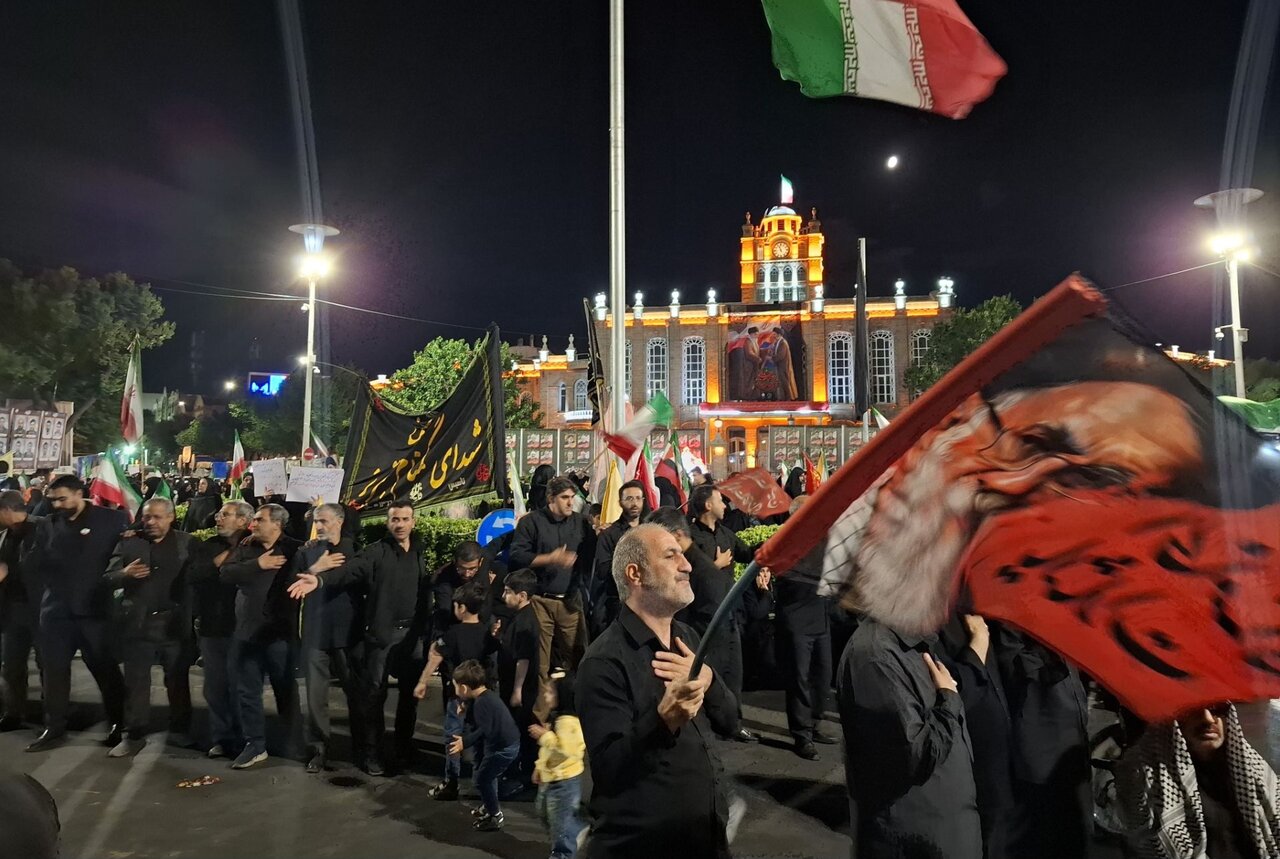 شکوه عزاداری شب عاشورا در میدان ساعت تبریز
